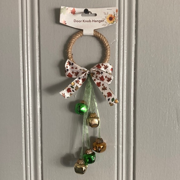 NWT Beautiful Green Fall Harvest Theme Door Knob Hanger w/ Bells - Picture 8 of 9